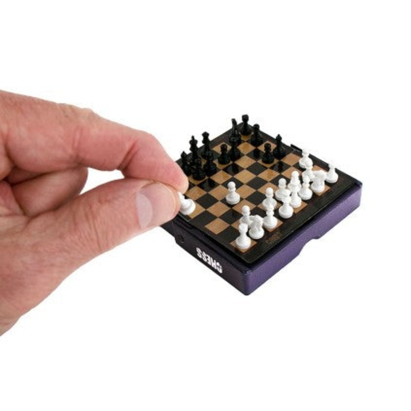 WORLD'S SMALLEST CHESS